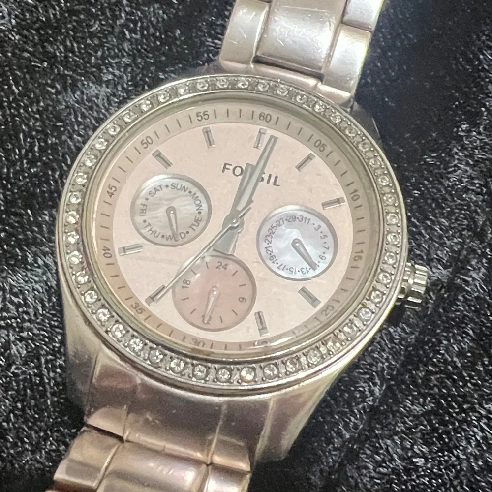 Fossil Pink & Silver Tone Chronograph Ladies Wrist Watch Crystals Mother Pearl - Picture 3 of 5